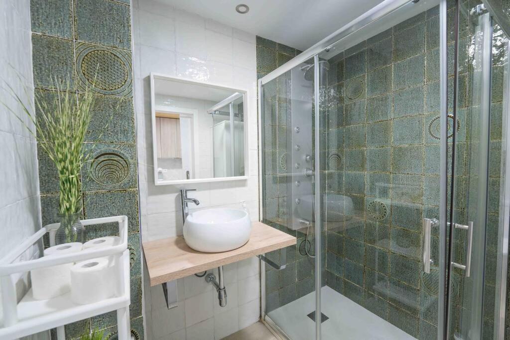 Apartamento En La Mejor Zona De Triana, Junto Al Puente Севиля Екстериор снимка